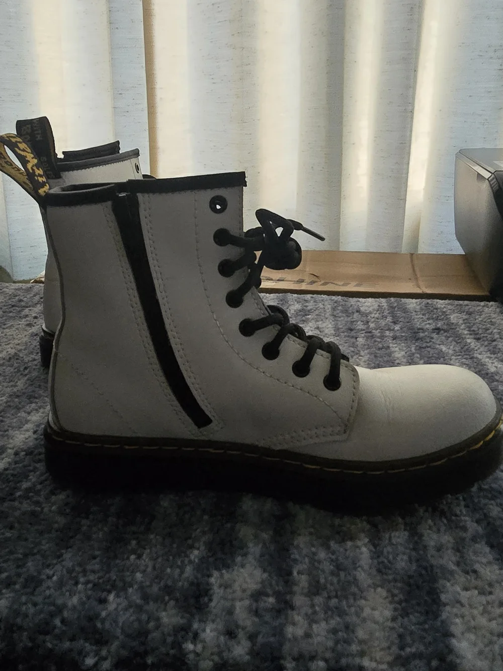 Dr Martens Junior White Leather Ankle Boots Side Zip Size US 2 Youth